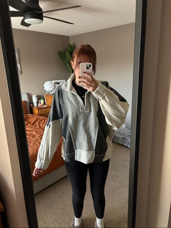 Aemi + Co Oversized Colourblock Pullover Sweater in Gray - Picture 4 of 4